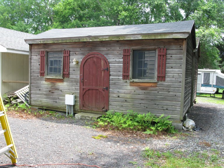 CabinOutside.jpg